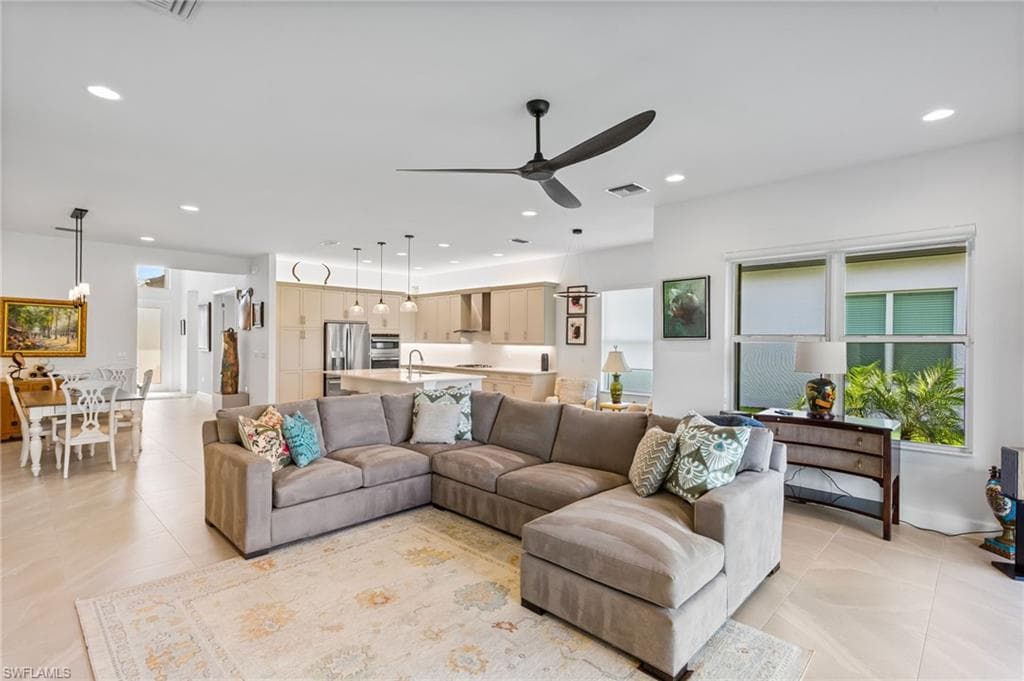 11813 Drake Ln, Naples, FL 34120-4