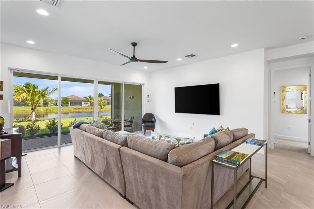 11813 Drake Ln, Naples, FL 34120-5