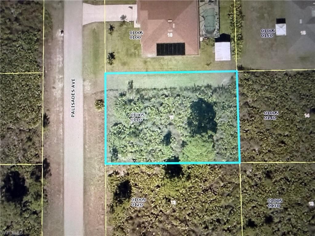 323 Palisades Ave, Lehigh Acres, FL 33974-1