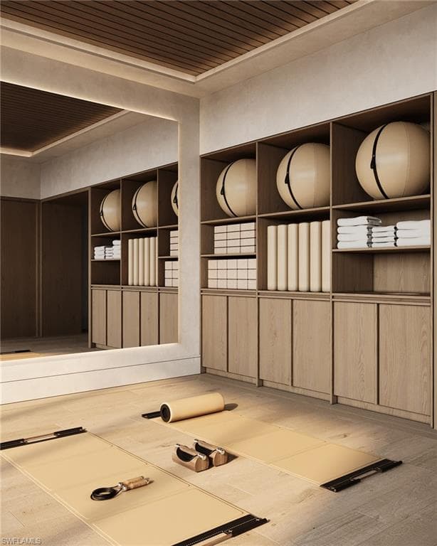 975 6th Ave S 202, Naples, FL 34102-10