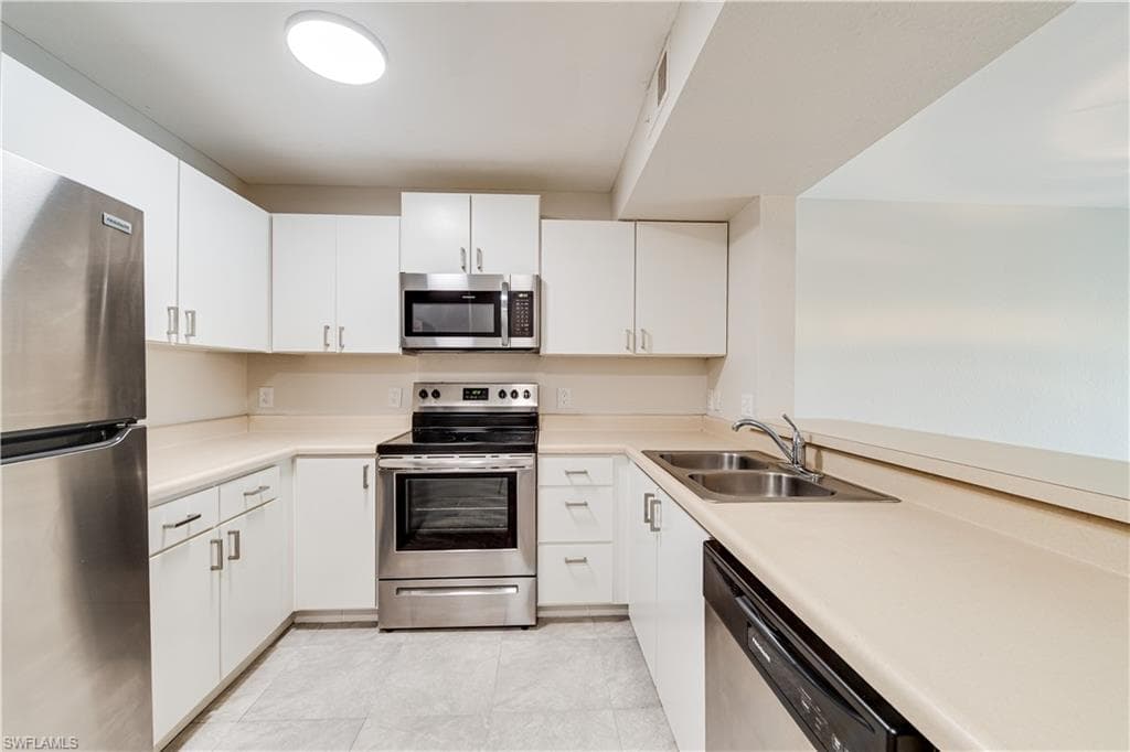 8297 Key Royal Ln 315, Naples, FL 34119-2