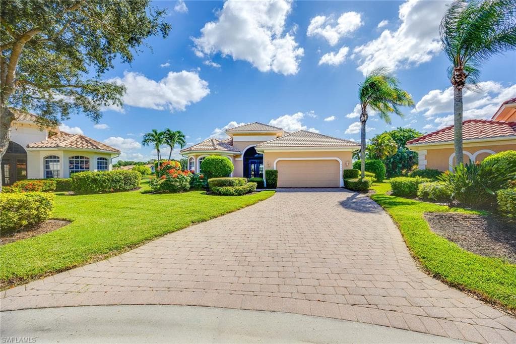 6730 Bent Grass Dr, Naples, FL 34113-9