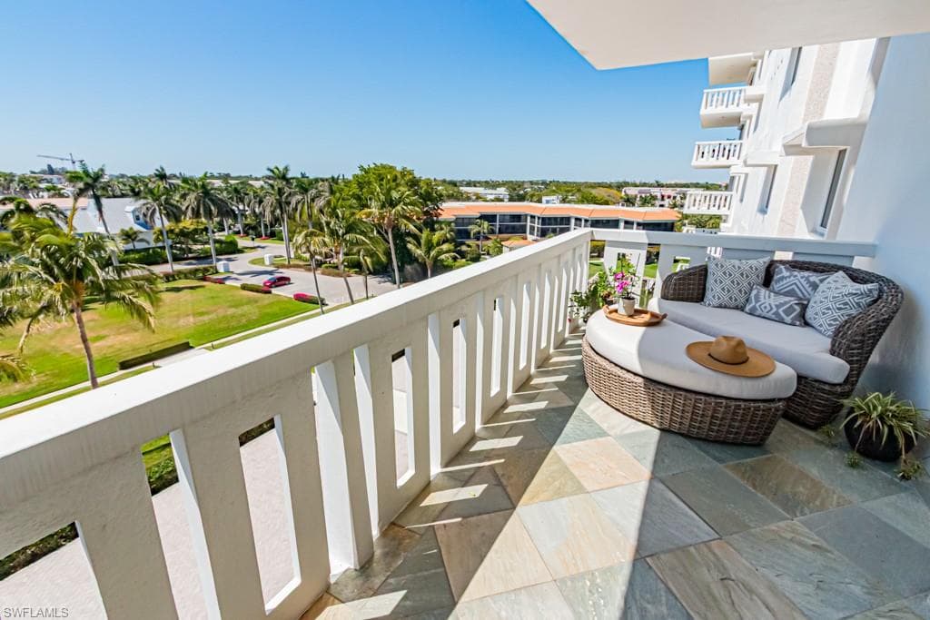 1325 7th St S 6a, Naples, FL 34102-11