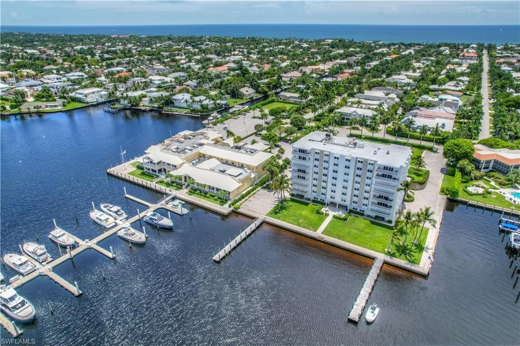 1325 7th St S 6a, Naples, FL 34102-19