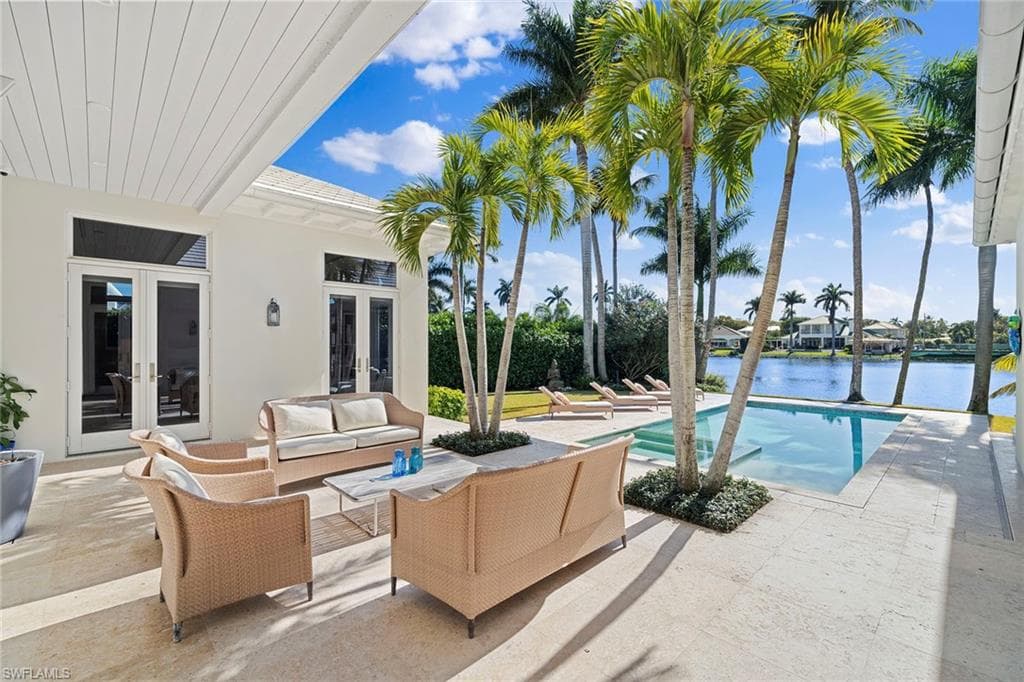 575 Palm Cir E, Naples, FL 34102-17