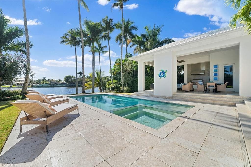 575 Palm Cir E, Naples, FL 34102-20