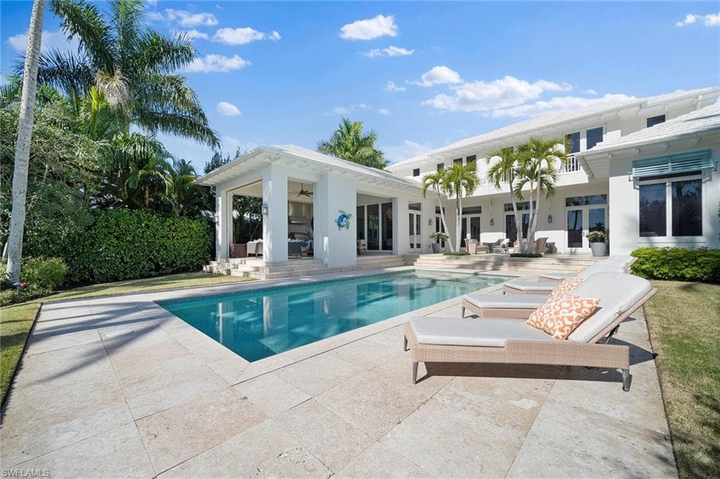 575 Palm Cir E, Naples, FL 34102-21