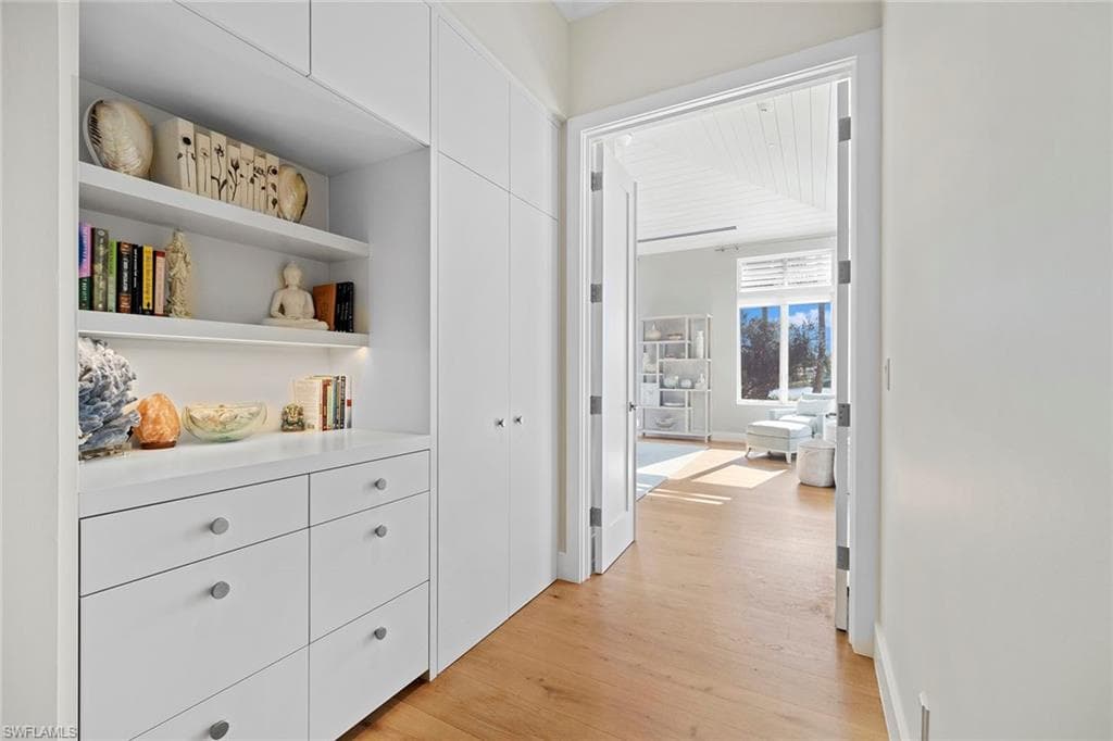 575 Palm Cir E, Naples, FL 34102-28