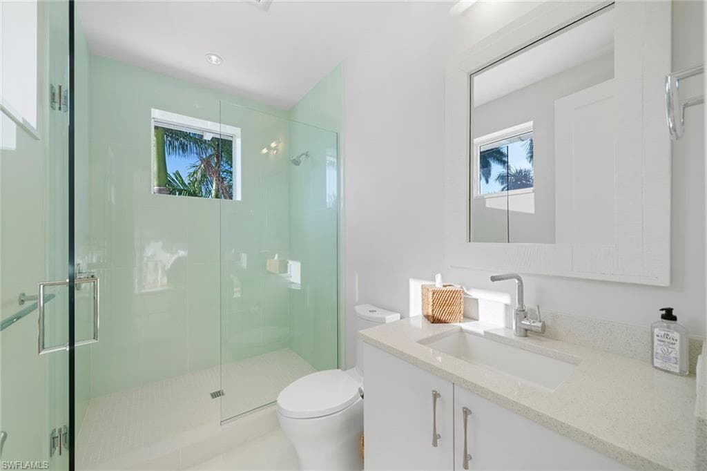 575 Palm Cir E, Naples, FL 34102-35