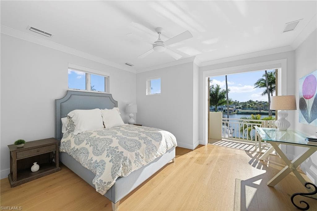 575 Palm Cir E, Naples, FL 34102-39