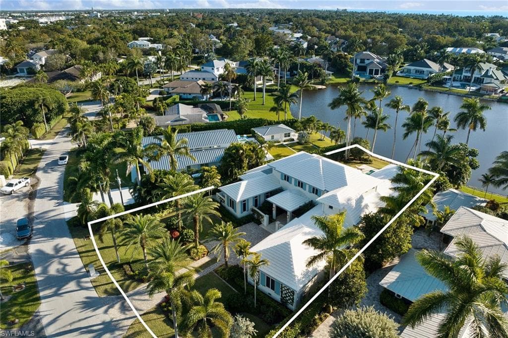 575 Palm Cir E, Naples, FL 34102-47