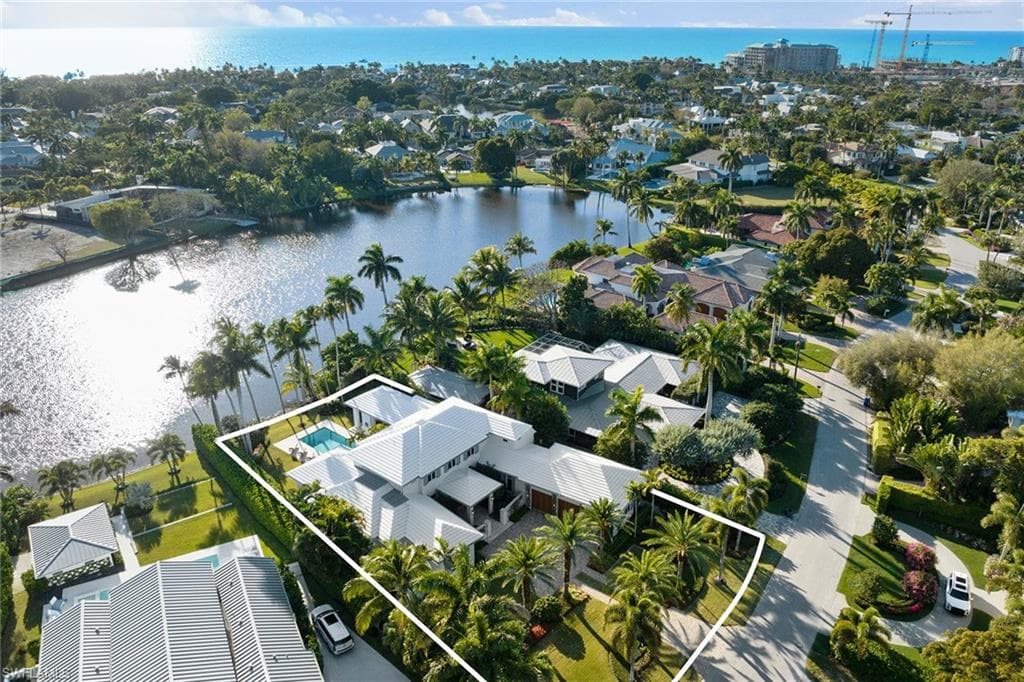 575 Palm Cir E, Naples, FL 34102-48