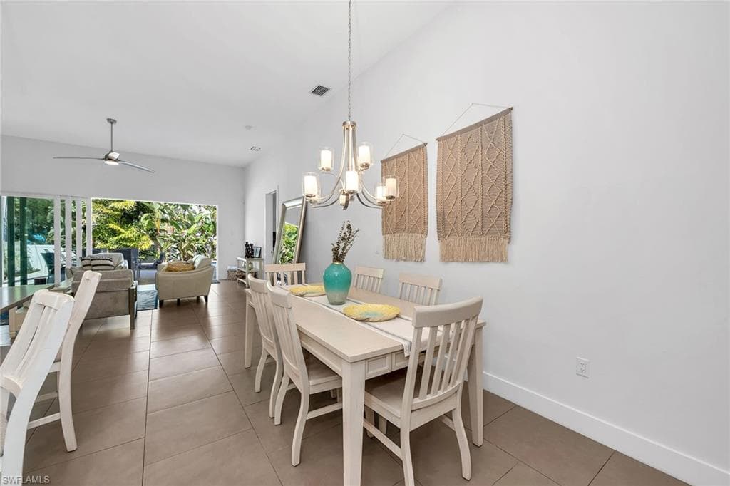 811 108th Ave N, Naples, FL 34108-8