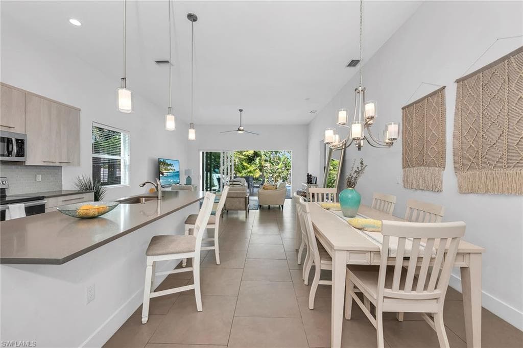 811 108th Ave N, Naples, FL 34108-9