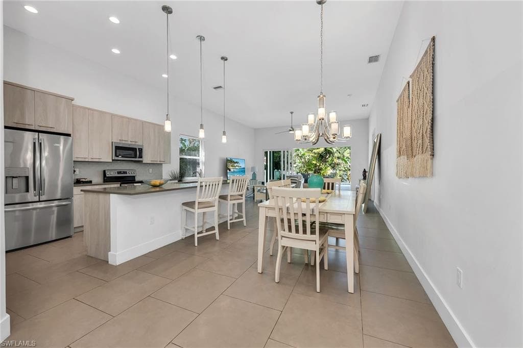 811 108th Ave N, Naples, FL 34108-10