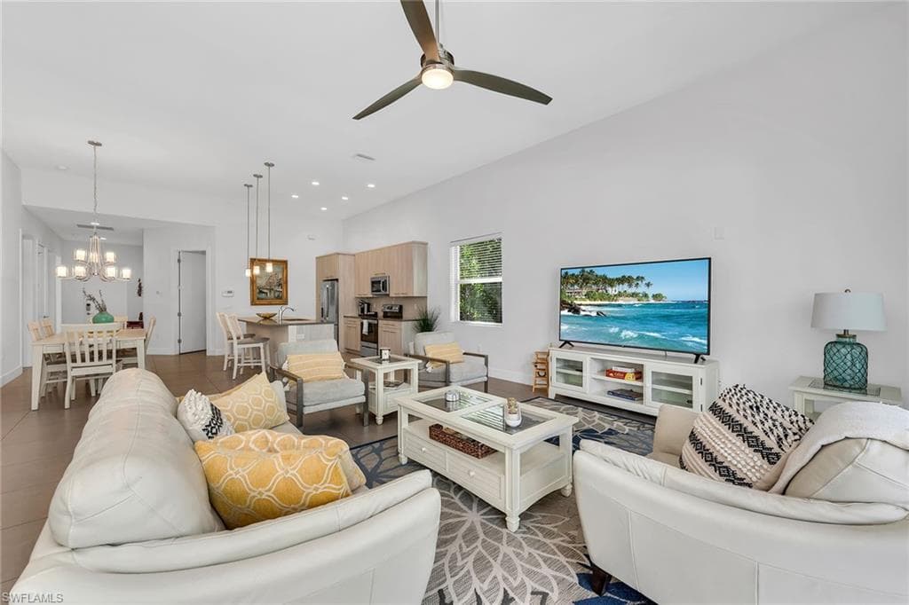 811 108th Ave N, Naples, FL 34108-14