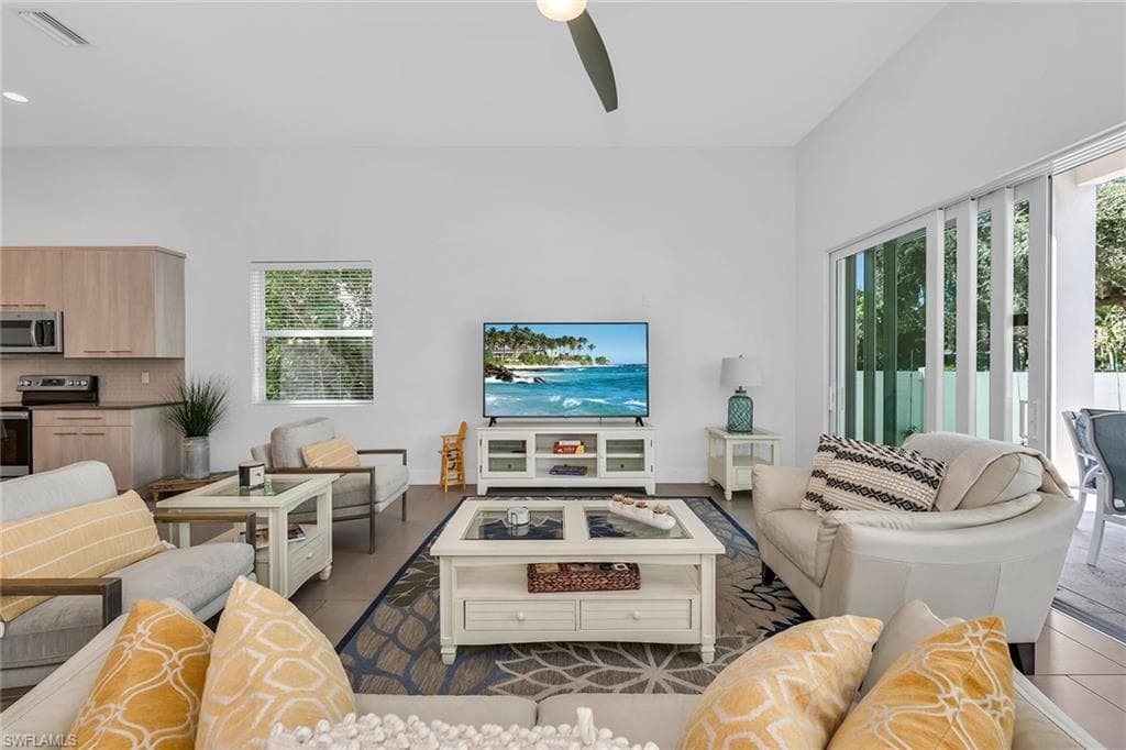 811 108th Ave N, Naples, FL 34108-16