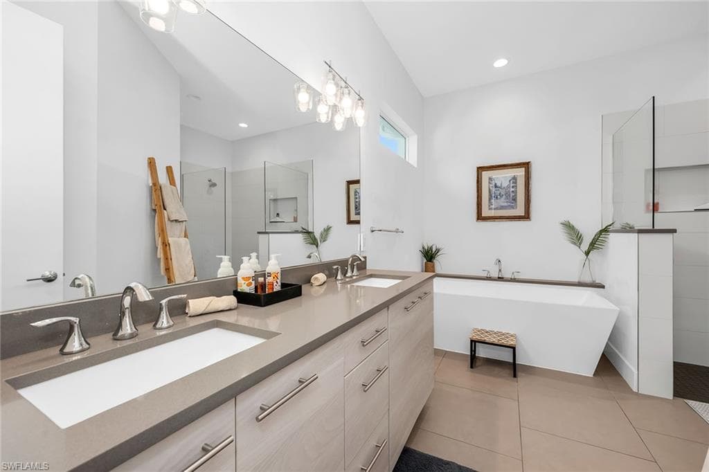 811 108th Ave N, Naples, FL 34108-20