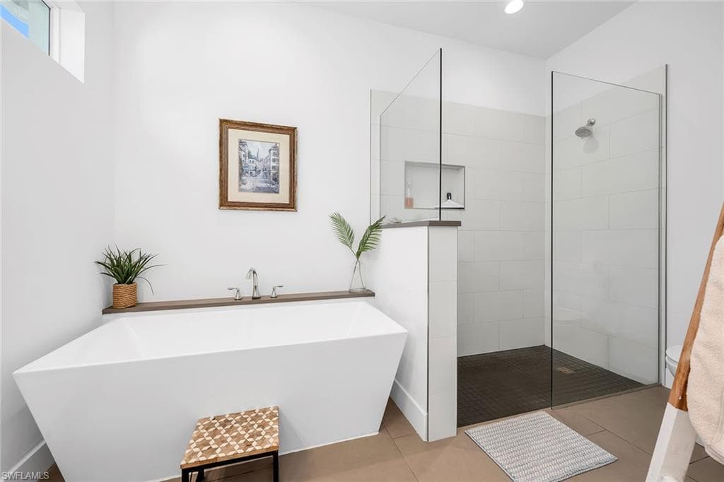 811 108th Ave N, Naples, FL 34108-21