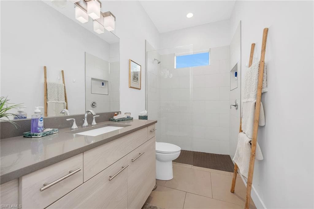 811 108th Ave N, Naples, FL 34108-24