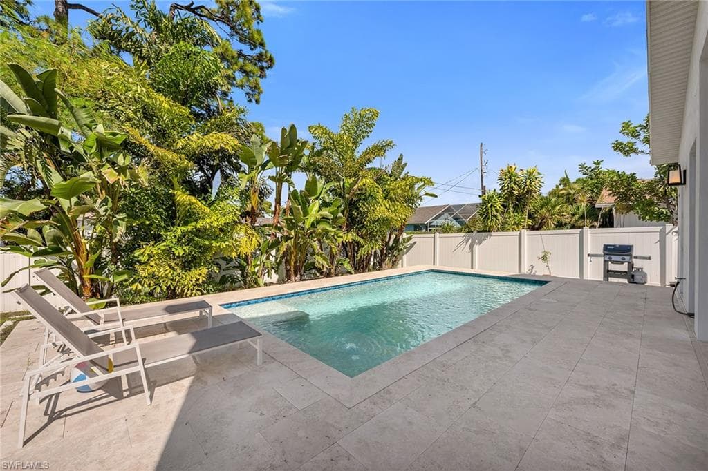 811 108th Ave N, Naples, FL 34108-34