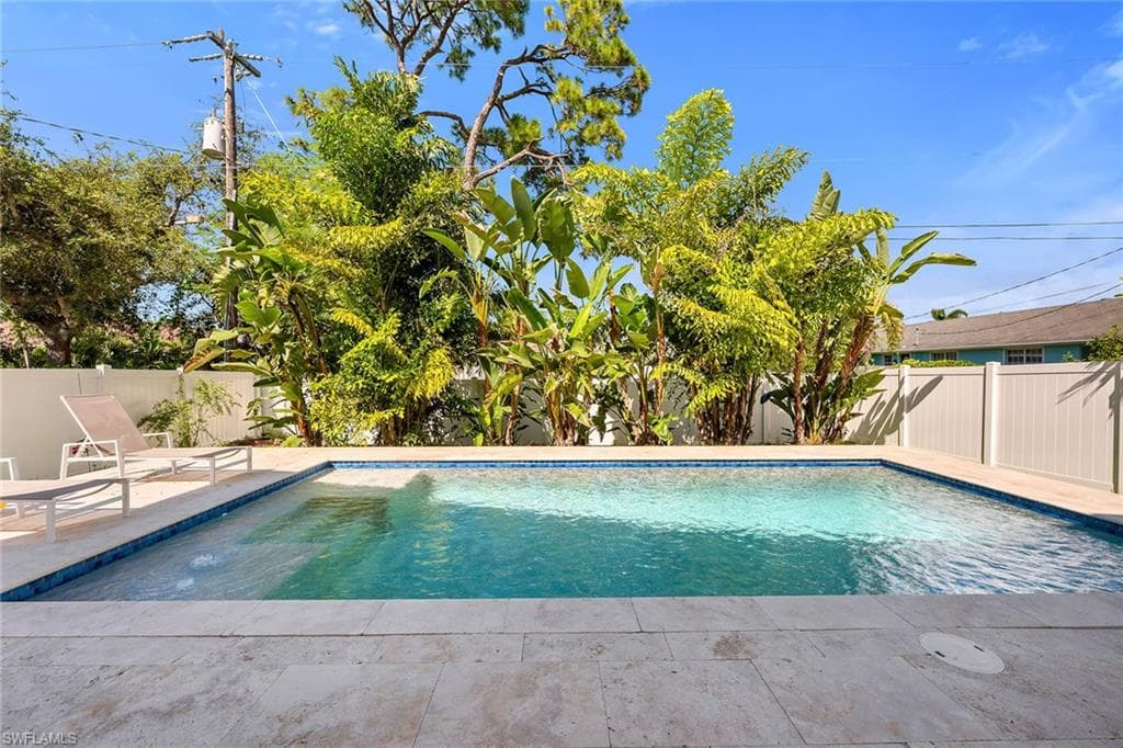 811 108th Ave N, Naples, FL 34108-2