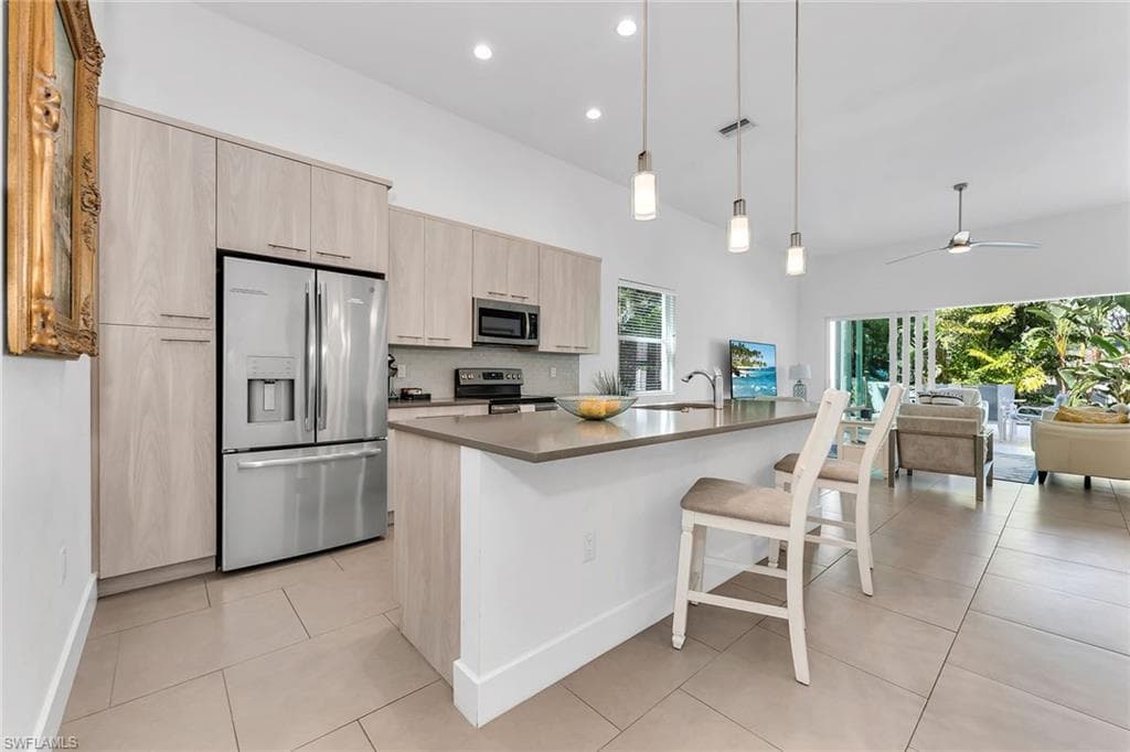 811 108th Ave N, Naples, FL 34108-3