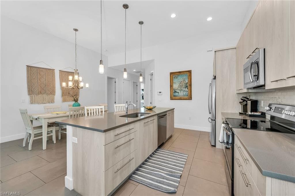 811 108th Ave N, Naples, FL 34108-4