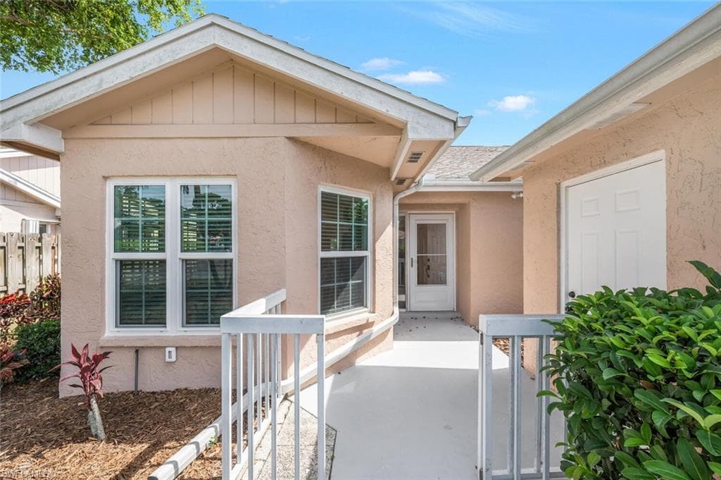 2604 Sailors Way 120, Naples, FL 34109-2