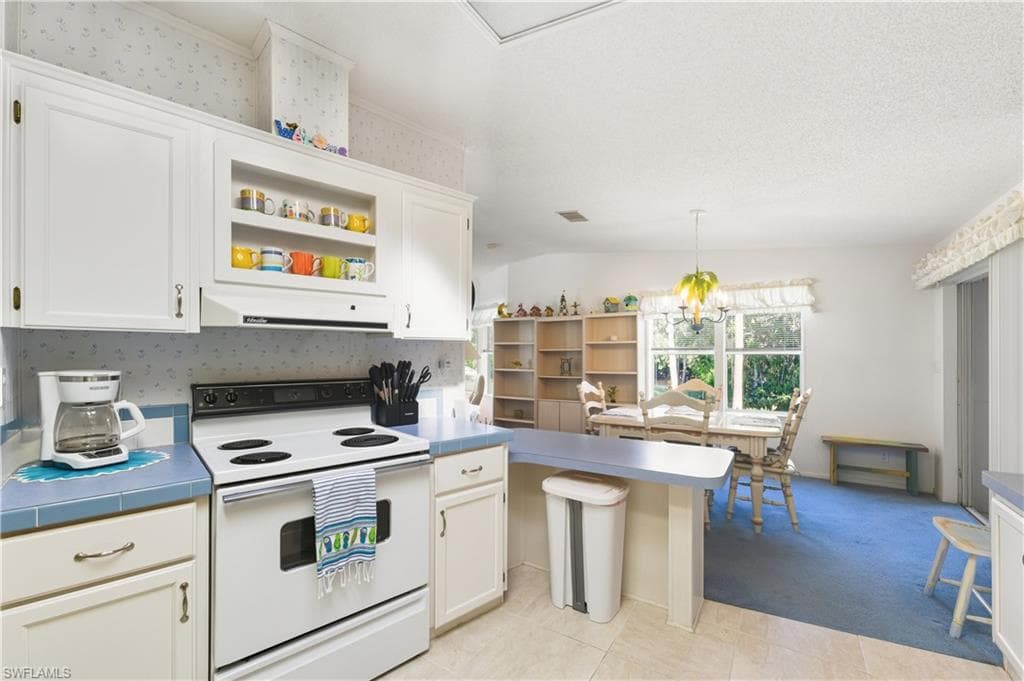 234 Riverwood Rd, Naples, FL 34114-15