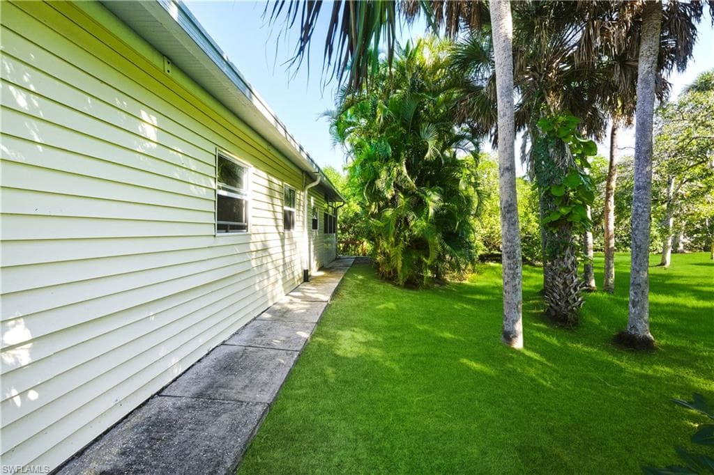 234 Riverwood Rd, Naples, FL 34114-35