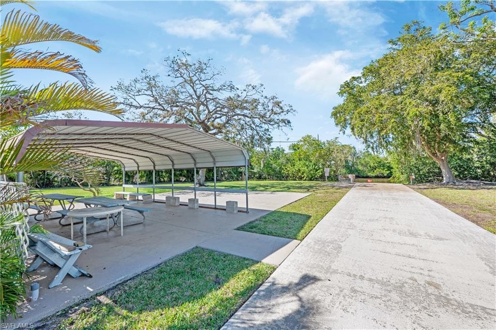 234 Riverwood Rd, Naples, FL 34114-38