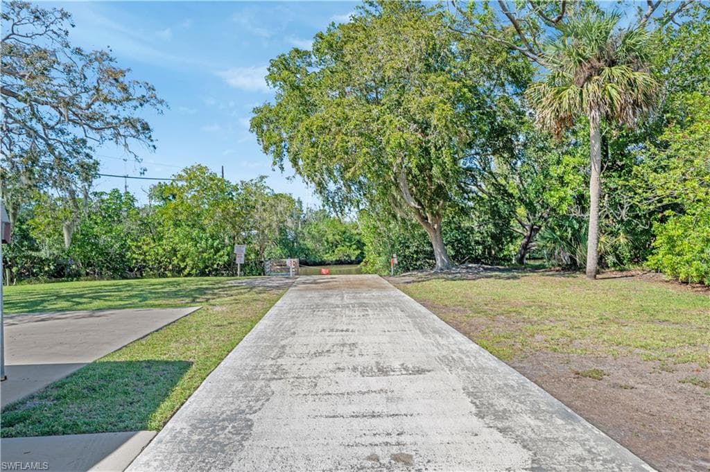 234 Riverwood Rd, Naples, FL 34114-39
