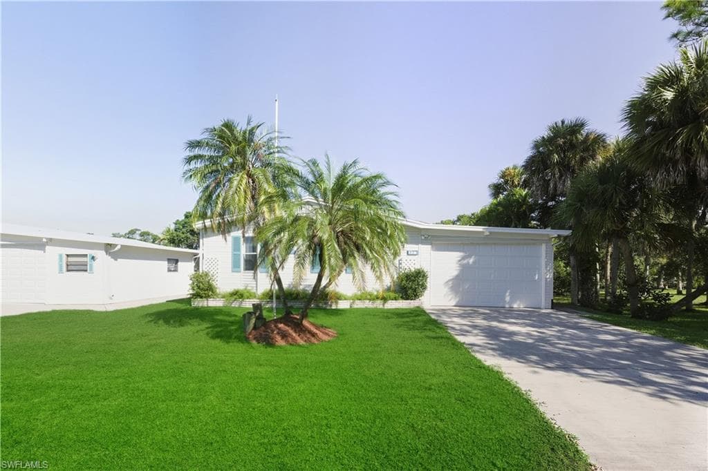 234 Riverwood Rd, Naples, FL 34114-3