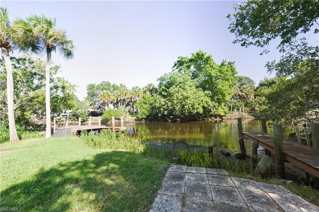 234 Riverwood Rd, Naples, FL 34114-5