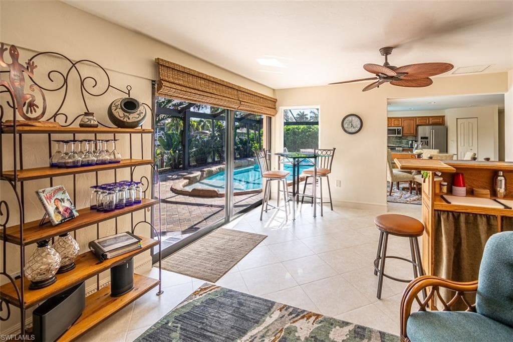 211 Seahorse Ct, Marco Island, FL 34145-10