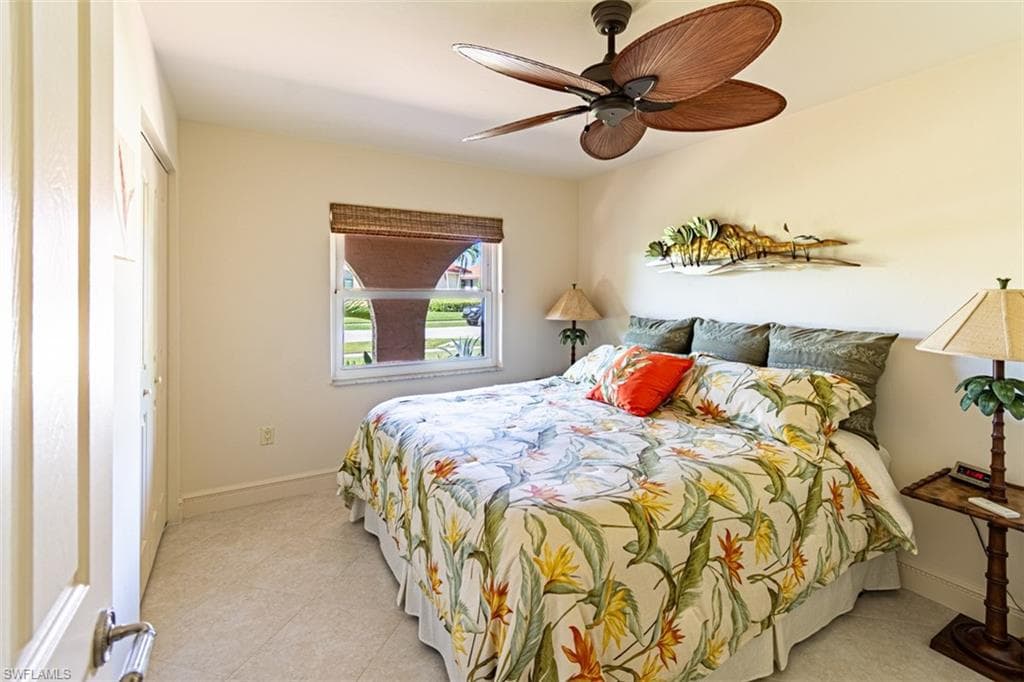 211 Seahorse Ct, Marco Island, FL 34145-12