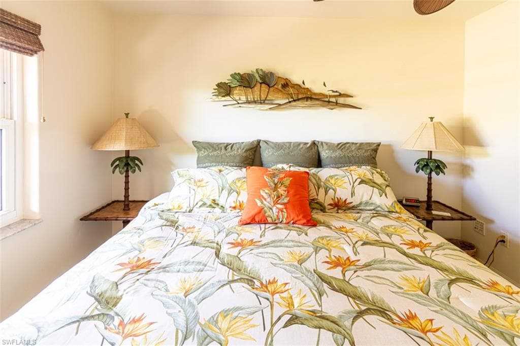 211 Seahorse Ct, Marco Island, FL 34145-13