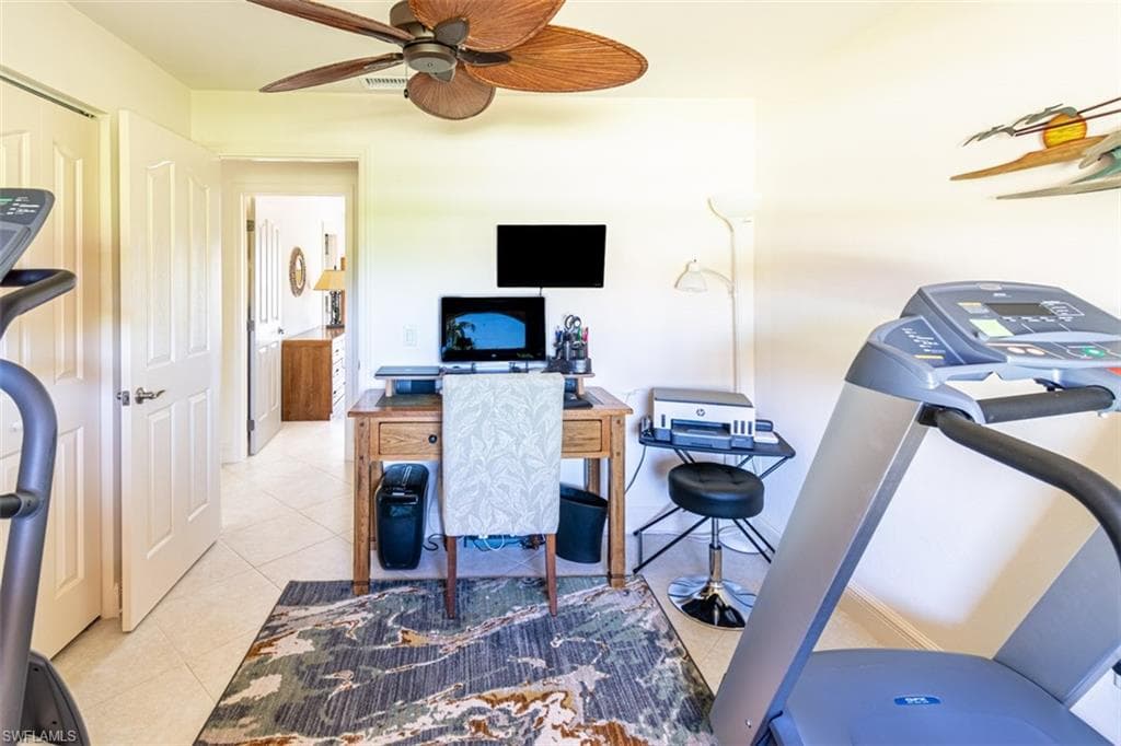 211 Seahorse Ct, Marco Island, FL 34145-15