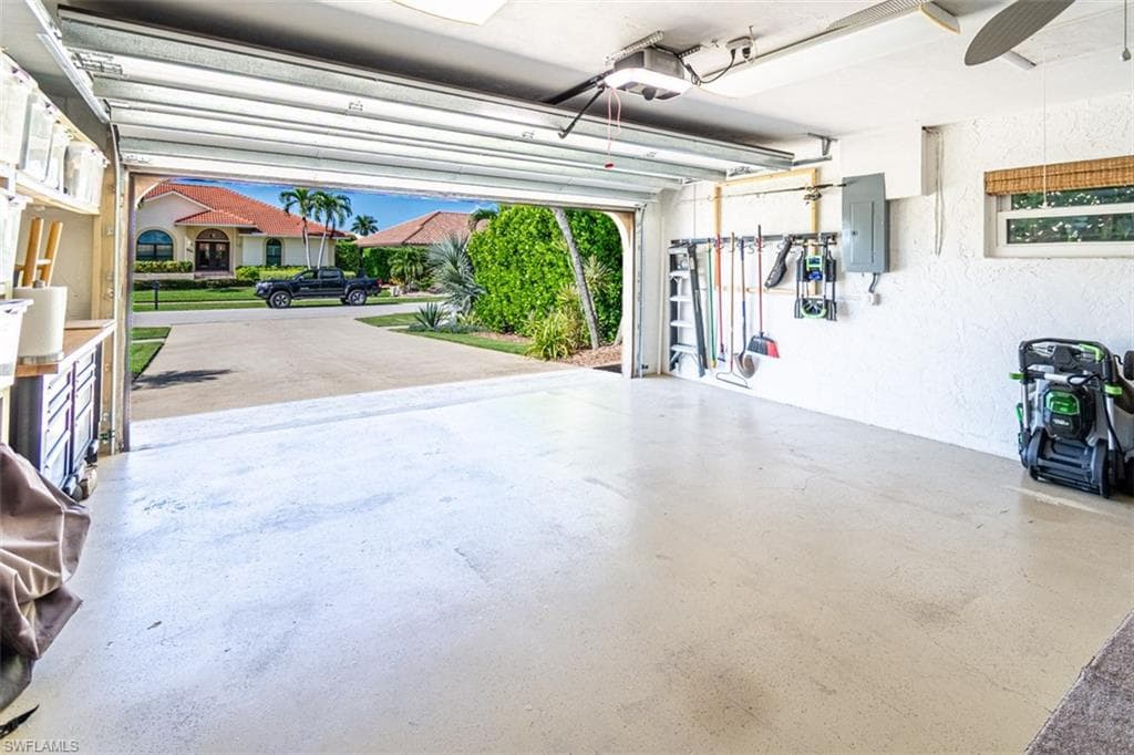 211 Seahorse Ct, Marco Island, FL 34145-20