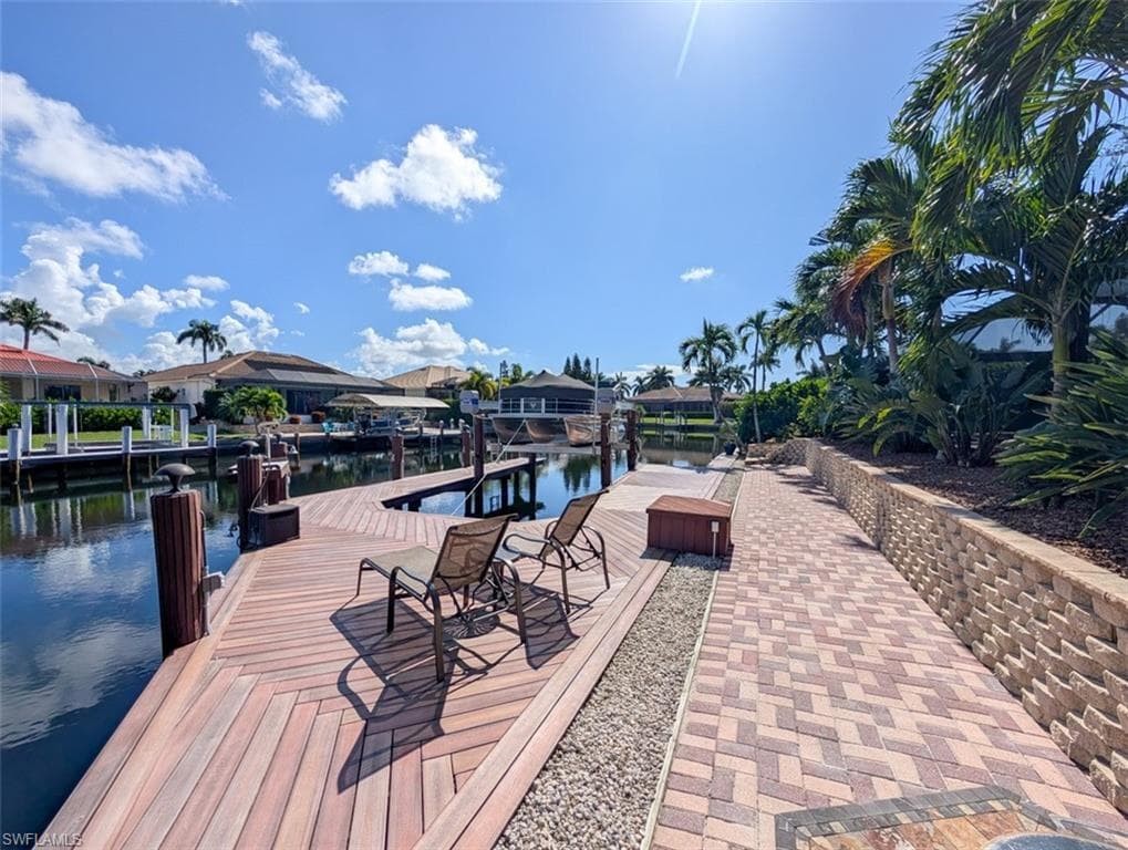 211 Seahorse Ct, Marco Island, FL 34145-26