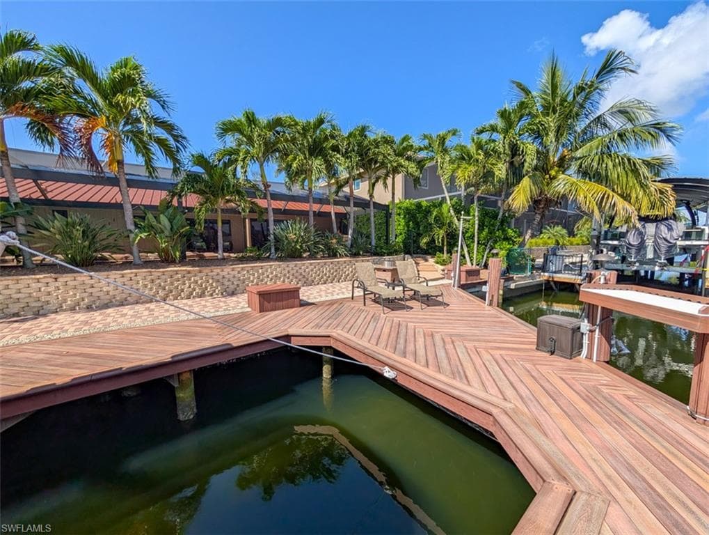 211 Seahorse Ct, Marco Island, FL 34145-27