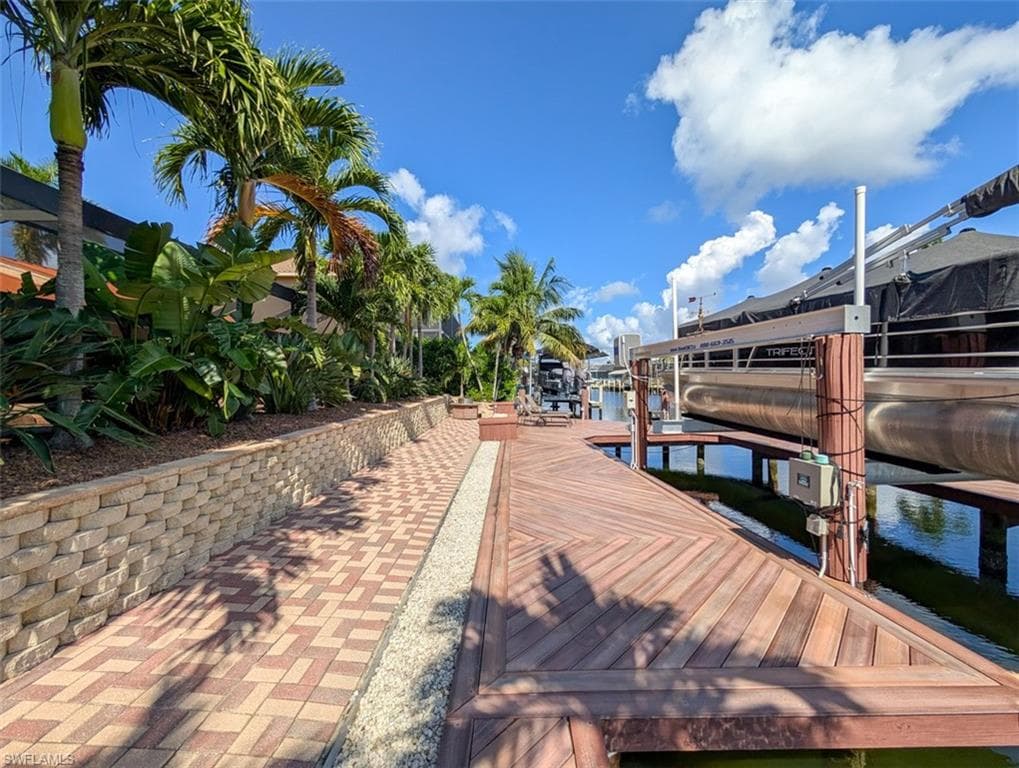 211 Seahorse Ct, Marco Island, FL 34145-29
