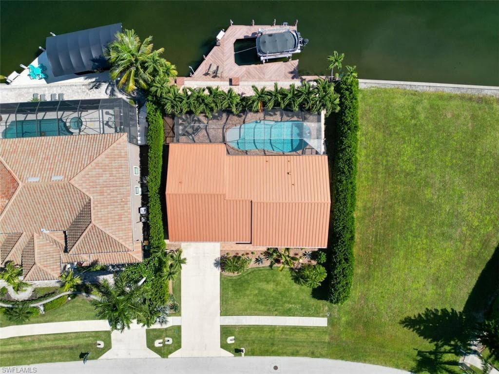 211 Seahorse Ct, Marco Island, FL 34145-31