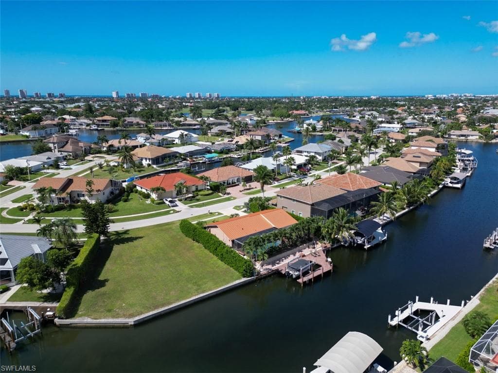 211 Seahorse Ct, Marco Island, FL 34145-35