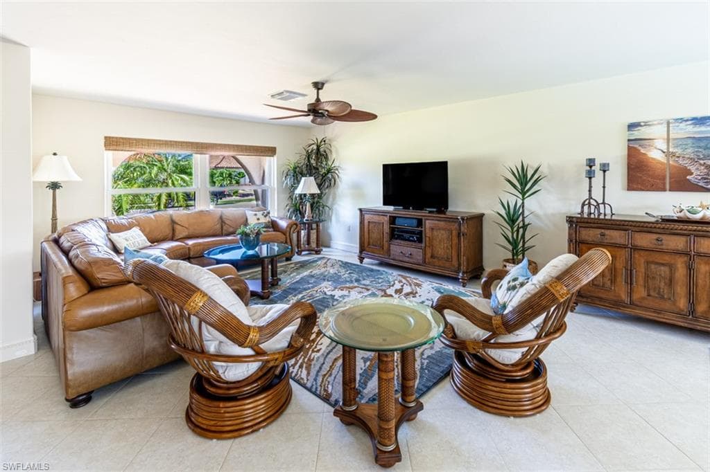 211 Seahorse Ct, Marco Island, FL 34145-2