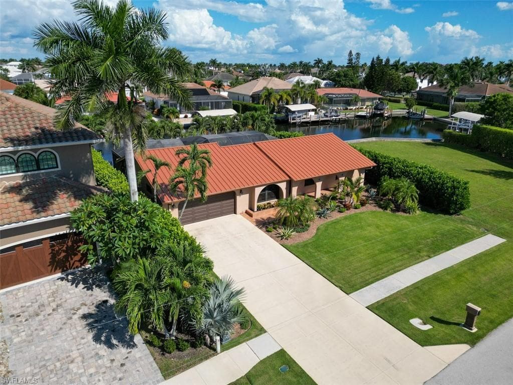 211 Seahorse Ct, Marco Island, FL 34145-40