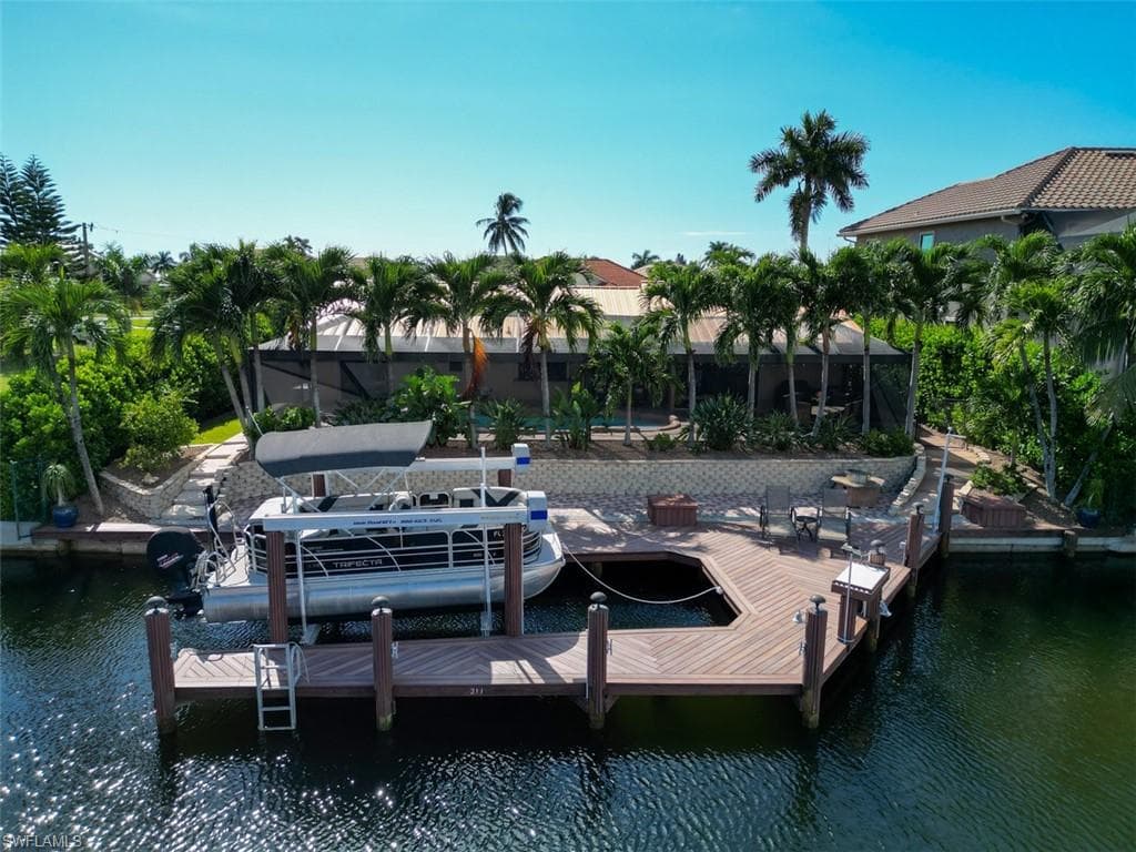 211 Seahorse Ct, Marco Island, FL 34145-44