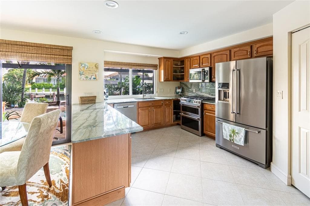 211 Seahorse Ct, Marco Island, FL 34145-6