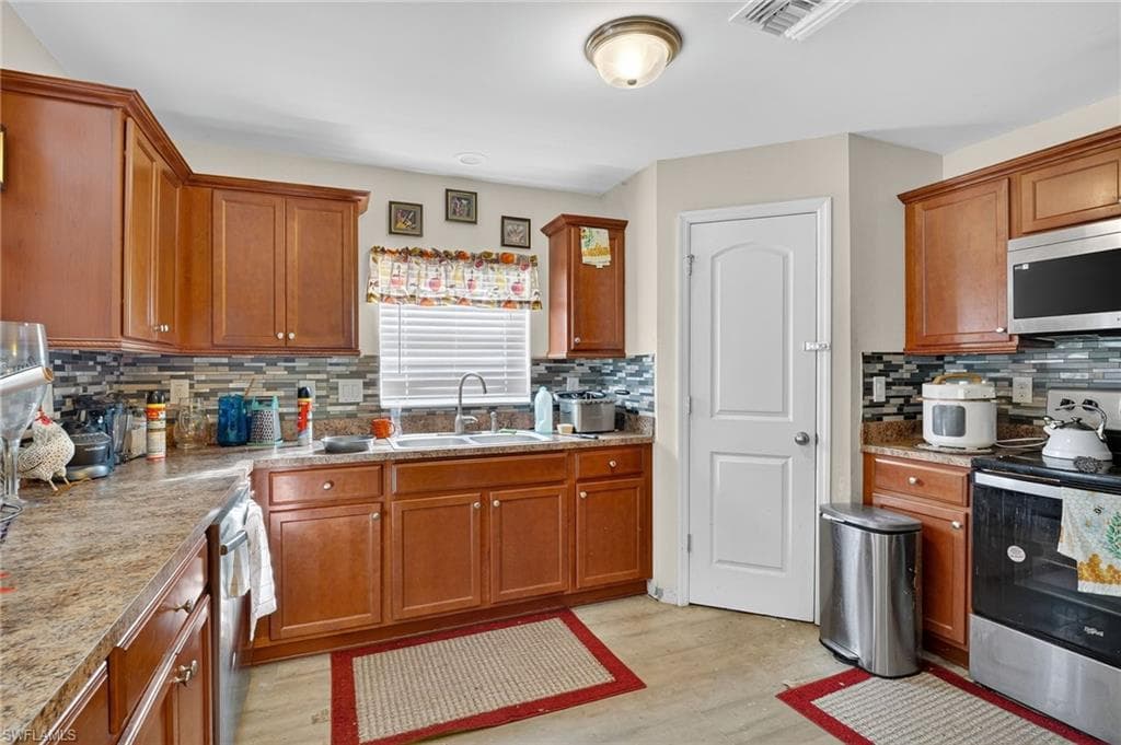 18105 Horizon View Blvd, Lehigh Acres, FL 33972-9